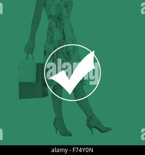 Zusammengesetztes Bild der elegante Frau mit Einkaufstüten Stockfoto