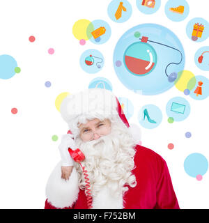 Zusammengesetztes Bild von Santa Claus am Telefon Stockfoto