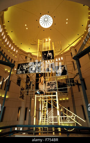 Museum of Tolerance verfügt über Holocaust-Gedenkstätten und ist Teil des Simon Wiesenthal Center in Los Angeles, Kalifornien, USA. Exponate zeigen den Völkermord an etwa 6 Millionen Juden, die Opfer des Massenmordes während das NS-Regime von Adolf Hitler von 1941 bis 1945 waren. Stockfoto