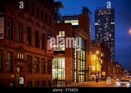 Manchester Deansgate umrahmt mit Beetham Tower Beetham Tower (Hilton Tower) ist ein Wahrzeichen 47-geschossige gemischt genutzten Wolkenkratzer in Ma Stockfoto