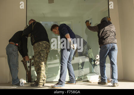 Bauarbeiter in ein neues Haus im Bau in Nord-Italien, Stockfoto