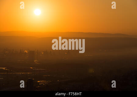 Sonnenaufgang in Haifa von Louis Promenade aus gesehen Stockfoto