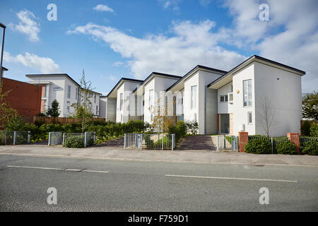 Moderne Häuser in Manchester Uk Haus Hause lebenden Entwicklungsumgebung Bau Straße Vorstadt Vorstadt Vorstadt Stadt v Stockfoto