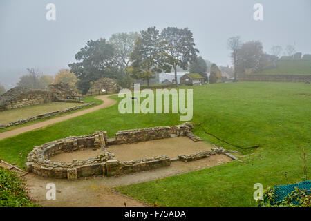 Pontefract Castle Nebel Nebel Winter bleibt Struktur Wände ist UK Großbritannien britische Großbritannien Europa westeuropäischen Stockfoto