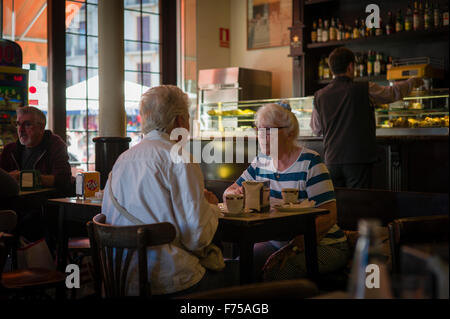 (Aufgenommen im Café Zürich, Barcelona, Spanien) Stockfoto