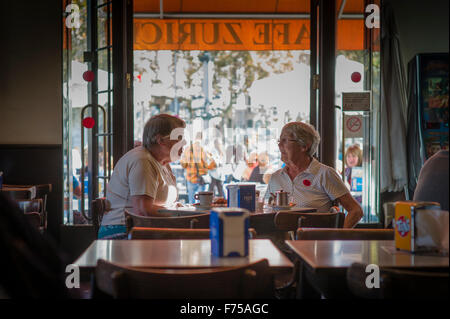 (Aufgenommen im Café Zürich, Barcelona, Spanien) Stockfoto