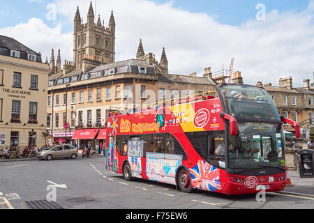 Cabrio-Sightseeing-Bus in Bath, Somerset England Vereinigtes Königreich UK Stockfoto