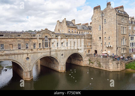 Das 18. Jahrhundert Pulteney Bridge und der Fluß Avon in Bath, Somerset England Vereinigtes Königreich UK Stockfoto