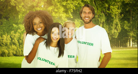 Zusammengesetztes Bild des Lächelns Gruppe von Freiwilligen Stockfoto