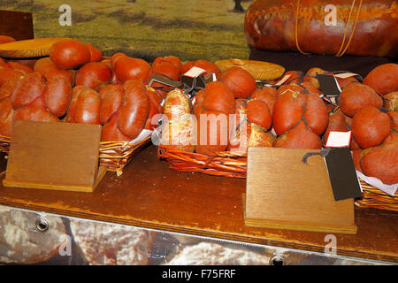 Sobrasada, eine weiche mallorquinische Wurst mit Paprika geheilt Stockfoto