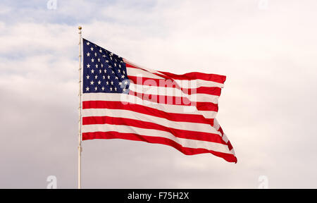 Wind, winken hell patriotische amerikanische Flagge Stars And Stripes Stockfoto