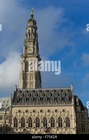 Das Rathaus an der Stelle der Helden im französischen Arras Stockfoto