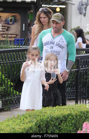 UFC Kommentator Joe Rogan unterwegs in Beverly Hills mit seiner Familie Featuring: Joe Rogan, Jessica Rogan Where: Beverly Hills, Kalifornien, USA bei: 25. Oktober 2015 Stockfoto