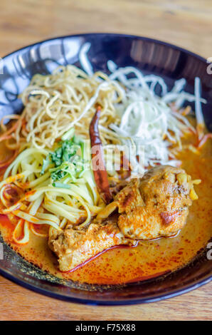 Eiernudeln in Chickencurry (Kao Soi Kai) Stockfoto