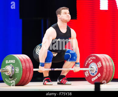 Houston, Texas, USA. 25. November 2015. Petr Asayonak hebt 196 kg und stossen bei den Weltmeisterschaften in Houston, Texas.Asayonak startete in der Männer 85 kg Klasse. Brent Clark/Alamy Live-Nachrichten Stockfoto