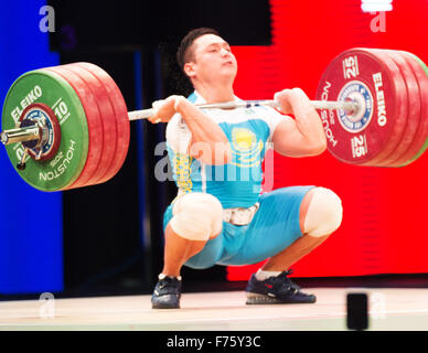 Houston, Texas, USA. 25. November 2015. Kasachstan Yermek Omirtay versucht, 200 Kilogramm heben in th Herren 85 kg Klasse bei den Weltmeisterschaften in Houston, Texas. Brent Clark/Alamy Live-Nachrichten Stockfoto