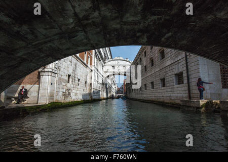 Ponte dei Sospiri Brücke der Seufzer, Blick nach Norden aus Ponte de Riva Degli Schiavoni auf Rio de Palazzo o de Canonica Stockfoto