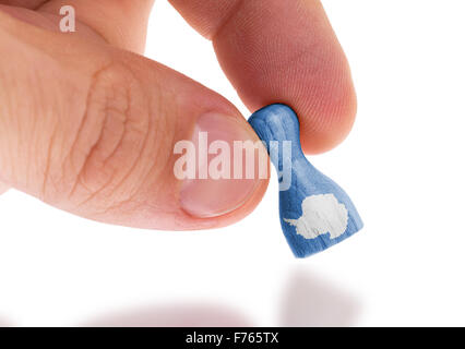 Hand Holz Bauer mit einer Fahne, die Malerei, selektiven Fokus, Antarktis Stockfoto