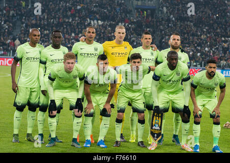 Turin, Italien. 25. November 2015. Manchester City-Team Gruppe Line-up (Man.C) Fußball: Manchester City Team group (L-R) Fernandinho, Bacary Sagna, Fernando, Joe Hart, Martin Demichelis, Nicolas Otamendi, vorne; Kevin De Bruyne, Sergio Agüero, Jesus Navas, Yaya Toure, Gael Clichy stellen, bevor der Gruppe D der UEFA Champions League match zwischen Juventus Turin 1: 0 Manchester City Juventus Stadium in Turin, Italien. © Maurizio Borsari/AFLO/Alamy Live-Nachrichten Stockfoto