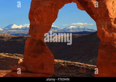 Berühmte Regenbogenbrücke im Arches-Nationalpark, Utah, USA Stockfoto