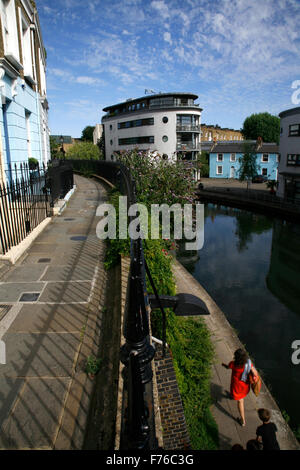 Blick von Lyme Terrasse Blick hinunter auf die Regents Canal in Camden Town, London, UK Stockfoto