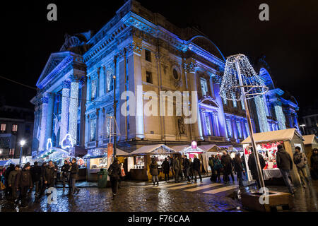 Brüssel, Bxl, Belgien. 12. Dezember 2014. Weihnachtsbeleuchtung in den Straßen der Altstadt in Brüssel am 12.12.2014, die die Stadt von Brüssel am Donnerstag 26.11.2015 ankündigen wird, unabhängig davon, ob die jährliche Veranstaltung Winter Wunder am Freitag startet wie geplant. von Wiktor Dabkowski © Wiktor Dabkowski/ZUMA Draht/Alamy Live-Nachrichten Stockfoto