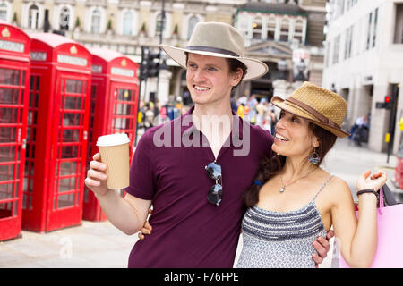 glückliches Paar in London Stockfoto