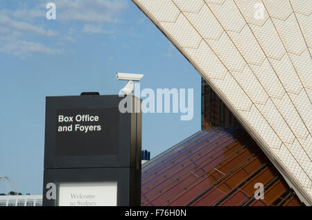 Überwachungs- oder Überwachungskamera im Sydney Opera House in New South Wales, Australien Stockfoto