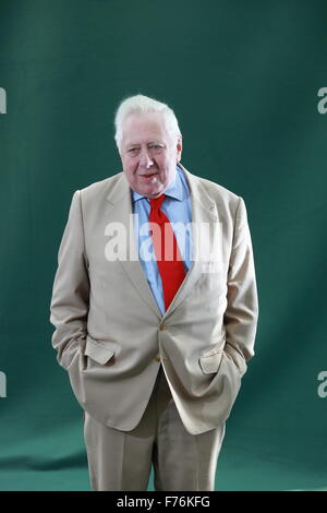 Ein Porträt von Roy Hattersley in Charlotte Square Gardens in The Edinburgh Book Festival 2011. Dieses Foto wurde am 23 Stockfoto