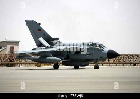 Mazar-e-Sharif, Afghanistan. 1. Juli 2008. Eine Aufklärung der deutschen Bundeswehr schnelle Reaktion Kraft (QRF) jet Tornado im Camp Marmal in Mazar-e-Sharif, Afghanistan, 1. Juli 2008 gesehen. Deutsche Bundeswehr übernahm Aufgaben der schnellen Eingreiftruppe aus Norwegen am 1. Juli 2008. Das Manöver war seine erste Amtshandlung. Foto: Maurizio Gambarini/Dpa/Alamy Live News Stockfoto