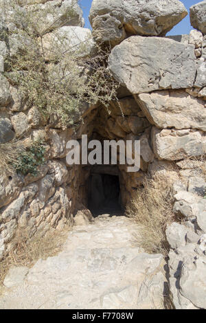 Eingang zur Höhle in Mykene Stockfoto