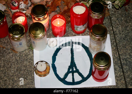 Trauerbekundungen Und Kondolenzbotschaften Vor der Franzoesischen Beschaffenheit Nach Den Islamistischen Terroranschlaegen von Paris, Stockfoto