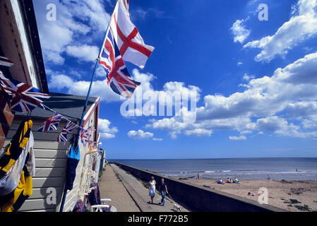 Patriotische Strandhütten an Stelle der Kapelle. Kapelle St. Leonards. In der Nähe von Skegness. Lincolnshire. England. UK Stockfoto