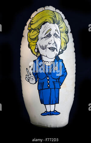 Margaret Thatcher Cartoon karikiert die Puppe der Eisendame, etwa 1982 Stockfoto