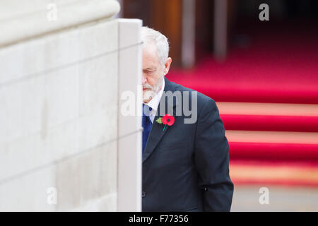 Der Führer der Opposition, Jeremy Corbyn, nach der Verlegung seiner Kranz am Ehrenmal Stockfoto