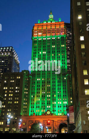 Das Helmsley-Gebäude an der Park Avenue, Bright; y beleuchtet für den Urlaub, NYC Stockfoto