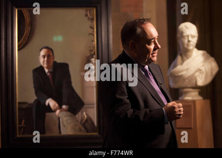 Edinburgh, UK. 26. November 2015. Ein Porträt des RT Hon Alex Salmond MP MSP Displays auf die Scottish National Portrait Gallery in dieser Woche. Das Porträt war Teil einer Gruppe von vierzehn Werke von Gerard M Burns gemalt. Abgebildete Alex Salmond. Pako Mera/Alamy Live-Nachrichten. Stockfoto