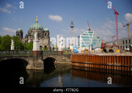 Schlossbruecke, Berliner Dom, Fernsehturm, Humboldt-Box, Berlin-Mitte. Stockfoto