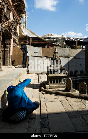 ein Fotograf fotografiere Sundari Chowk, Patan Durbar Square, Lalitpur Patan Durbar Square Architektur Stockfoto