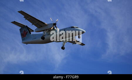 Bombardier DeHavilland DHC-8 C-FGRC Air Canada Express im Endanflug bei YOW Ottawa Kanada, 23. November 2015 Stockfoto