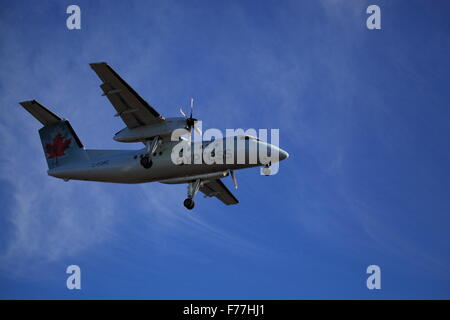 Bombardier DeHavilland DHC-8 C-FGRC Air Canada Express im Endanflug bei YOW Ottawa Kanada, 23. November 2015 Stockfoto