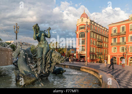 Brunnen der Sonne mit Apollo-Statue am Place Massena in Nizza, Frankreich Stockfoto