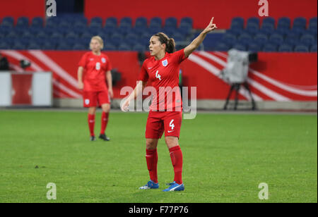 Schauinsland-Reisen-Arena, Duisburg, Deutschland. 26. November 2015. Womens International Friendly. Deutschland gegen England. Fara Williams Regie spielen. Bildnachweis: Aktion Plus Sport/Alamy Live-Nachrichten Stockfoto