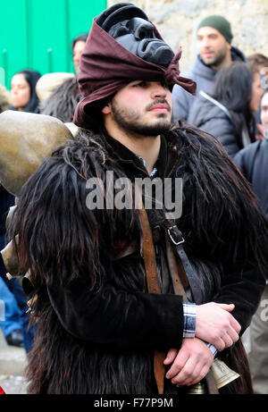 Mamuthones Maske auf dem Mamoiada traditionelle Jahrmarkt der Barbagia, Sardinien, Italien Stockfoto