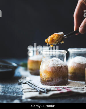 Puddings Chomeurs mit Ahorn und Kastanienmehl Stockfoto