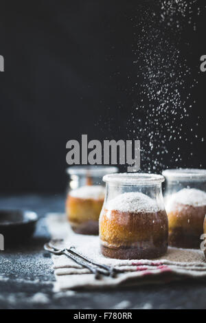 Puddings Chomeurs mit Ahorn und Kastanienmehl Stockfoto