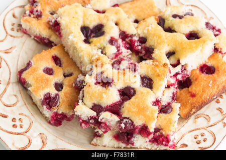 Kirsch Kuchen auf einen Teller. Stockfoto