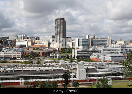Skyline des Stadtzentrums von Sheffield England britisches Stadtbild, Stadtlandschaft britische Stadtgebäude Stockfoto
