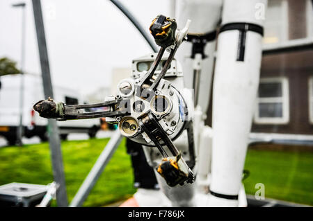 Nordirland. 26. November 2015. Greifer auf das Ende des Armes eine Northrop Grumman Andros Cutlass unbemannte Roboterfahrzeug, wie von der "Bomb Squad" zur Untersuchung verdächtiger Geräte verwendet. Bildnachweis: Stephen Barnes/Alamy Live-Nachrichten Stockfoto