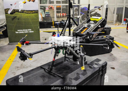 Nordirland. 26. November 2015. Eine Kamera ausgestattet Drohne bei Such-und Rettungseinsätzen verwendet. Bildnachweis: Stephen Barnes/Alamy Live-Nachrichten Stockfoto
